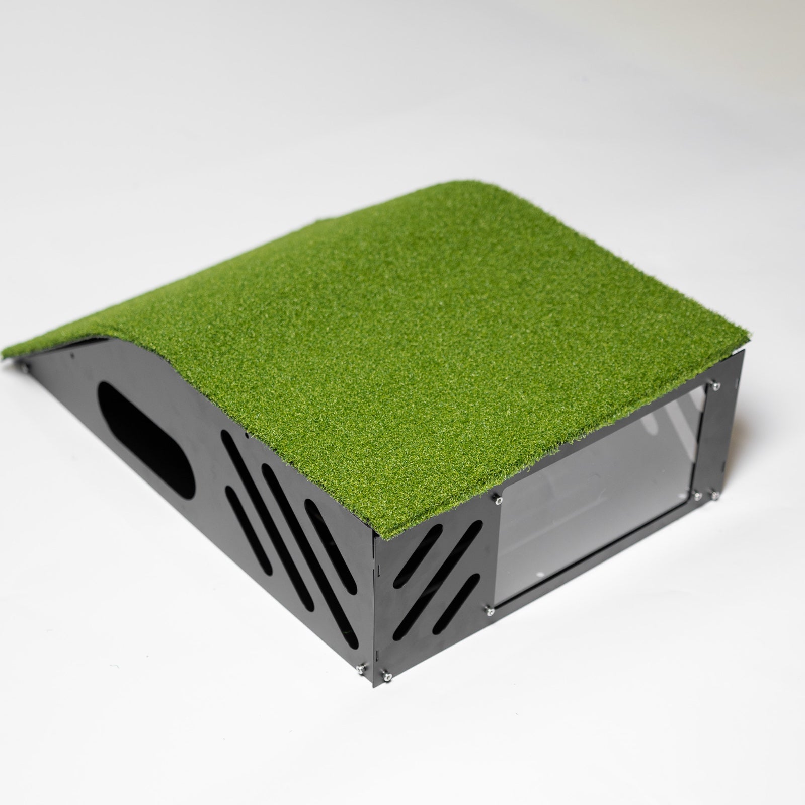 GolfBays 落地式投影机保护箱，适用于室内高尔夫模拟器
